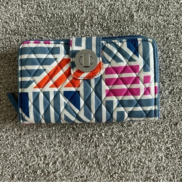 Vera Bradley RFID TurnLock Wallet in Geo Medallions - Picture 1 of 8